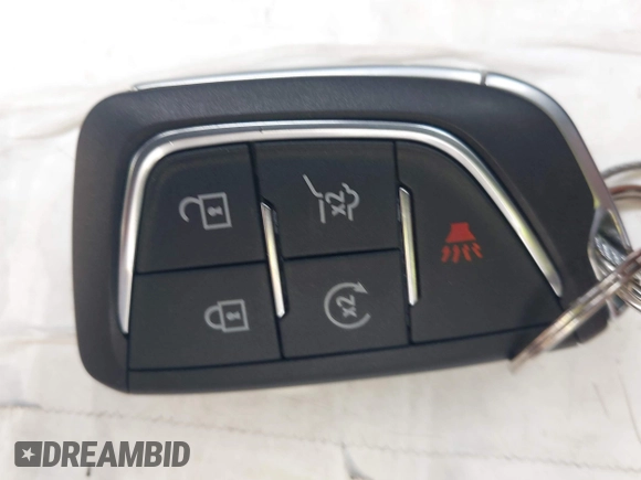 ✅ 2025 Cadillac Optiq • VIN: 3GYK3DMR2SS263371 • Lot: 44014709. Wystawiony na IAAI z przebiegiem 5 897 mil. Bezpłatny archiwum sprzedaży aukcyjnych z USA i szczegółowy raport historii pojazdu na DreamBid. Zdjęcie 11.