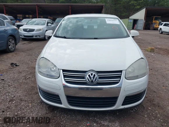✅ 2010 Volkswagen Jetta SE • VIN: 3VWRX7AJ0AM136529 • Lot: 44092575. Wystawiony na IAAI z przebiegiem 167 970 mil. Bezpłatny archiwum sprzedaży aukcyjnych z USA i szczegółowy raport historii pojazdu na DreamBid. Zdjęcie 6.