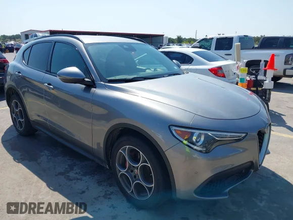 ✅ 2018 Alfa Romeo Stelvio Ti Sport • VIN: ZASFAKNN0J7B72973 • Lot: 40017864. Wystawiony na IAAI z przebiegiem 59 323 mil. Bezpłatny archiwum sprzedaży aukcyjnych z USA i szczegółowy raport historii pojazdu na DreamBid. Zdjęcie 1.