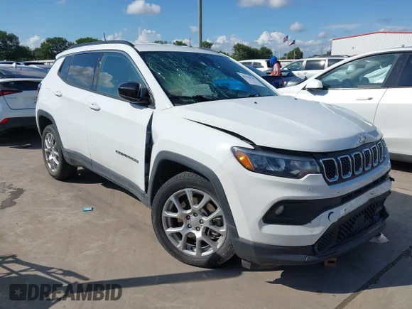 ✅ 2024 Jeep Compass Latitude Lux • VIN: 3C4NJDFN1RT591050 • Lot: 45300119. Wystawiony na IAAI z przebiegiem 38 507 mil. Bezpłatny archiwum sprzedaży aukcyjnych z USA i szczegółowy raport historii pojazdu na DreamBid. Zdjęcie 1.