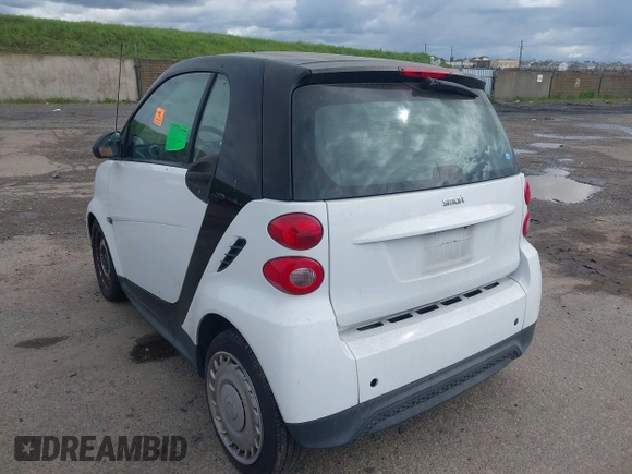 ✅ 2015 Smart fortwo Passion • VIN: WMEEJ3BA2FK816569 • Lot: 44442932. Wystawiony na IAAI z przebiegiem Nie podano. Bezpłatny archiwum sprzedaży aukcyjnych z USA i szczegółowy raport historii pojazdu na DreamBid. Zdjęcie 3.