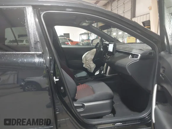 ✅ 2025 Toyota Corolla Cross Hybrid SE • VIN: 7MUFBABG2SV065720 • Lot: 44413362. Wystawiony na IAAI z przebiegiem 23 954 mil. Bezpłatny archiwum sprzedaży aukcyjnych z USA i szczegółowy raport historii pojazdu na DreamBid. Zdjęcie 5.