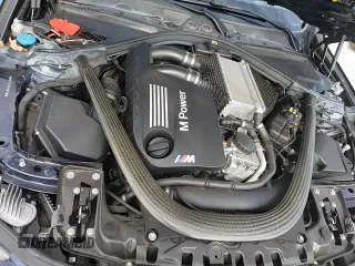 ✅ 2019 BMW M4 • VIN: WBS4Y9C55KAG67290 • Lot: 88950015. Wystawiony na Copart z przebiegiem 78 284 mil. Bezpłatny archiwum sprzedaży aukcyjnych z USA i szczegółowy raport historii pojazdu na DreamBid. Zdjęcie 14.