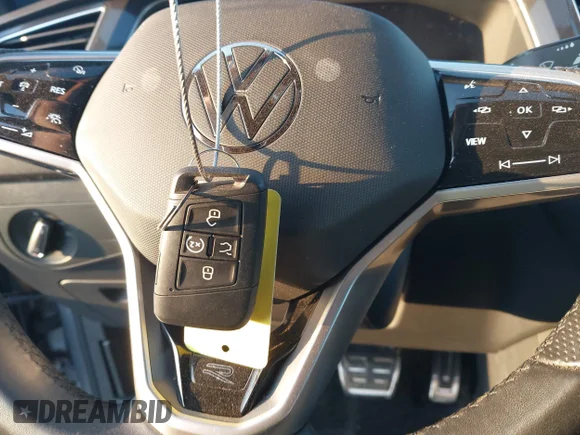 ✅ 2024 Volkswagen Tiguan SE R-Line Black • VIN: 3VVCB7AX9RM001431 • Lot: 45109609. Wystawiony na IAAI z przebiegiem 26 881 mil. Bezpłatny archiwum sprzedaży aukcyjnych z USA i szczegółowy raport historii pojazdu na DreamBid. Zdjęcie 11.