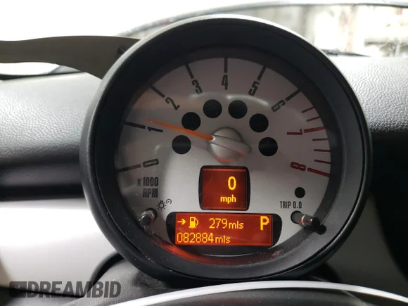 ✅ 2011 MINI Hardtop • VIN: WMWSU3C54BT095120 • Лот: 80563104. Опубликован ранее на Copart с пробегом 82 884 миль. Бесплатный доступ к архиву аукционных продаж из США и подробный отчёт об истории автомобиля на DreamBid. Изображение 9.