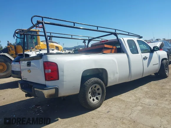 ✅ 2007 Chevrolet Silverado 1500 Work Truck • VIN: 1GCEC19097E543186 • Lot: 44521626. Wystawiony na IAAI z przebiegiem 332 543 mil. Bezpłatny archiwum sprzedaży aukcyjnych z USA i szczegółowy raport historii pojazdu na DreamBid. Zdjęcie 4.