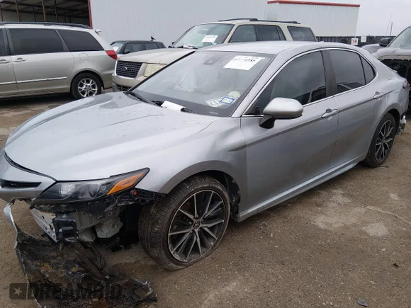 ✅ 2021 Toyota Camry SE • VIN: 4T1G11AKXMU425110 • Lot: 43844388. Wystawiony na IAAI z przebiegiem 142 938 mil. Bezpłatny archiwum sprzedaży aukcyjnych z USA i szczegółowy raport historii pojazdu na DreamBid. Zdjęcie 2.