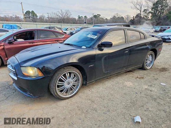 ✅ 2013 Dodge Charger RT • VIN: 2C3CDXCT5DH550817 • Лот: 77387935. Опубліковано раніше на Copart з пробігом 116 938 миль. Безкоштовний доступ до архіву аукціонних продажів зі США та докладний звіт про історію автомобіля на DreamBid. Зображення 1.