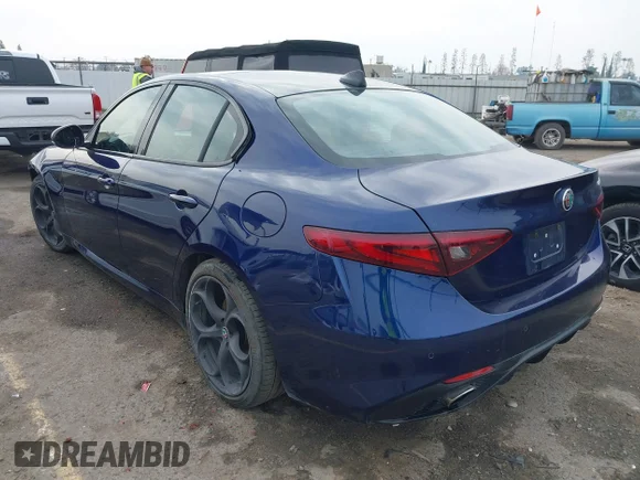 ✅ 2018 Alfa Romeo Giulia Ti • VIN: ZARFAECN7J7595990 • Лот: 41454897. Опубліковано раніше на IAAI з пробігом 85 239 миль. Безкоштовний доступ до архіву аукціонних продажів зі США та докладний звіт про історію автомобіля на DreamBid. Зображення 3.