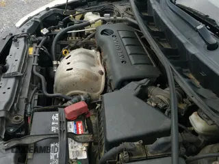 ✅ 2009 Toyota Matrix S • VIN: 2T1KE40E09C018305 • Лот: 43585175. Опубликован ранее на IAAI с пробегом 240 000 миль. Бесплатный доступ к архиву аукционных продаж из США и подробный отчёт об истории автомобиля на DreamBid. Изображение 16.