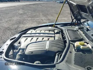 ✅ 2010 Bentley Flying Spur • VIN: SCBBR9ZAXAC063088 • Lot: 43782965. Wystawiony na IAAI z przebiegiem 82 413 mil. Bezpłatny archiwum sprzedaży aukcyjnych z USA i szczegółowy raport historii pojazdu na DreamBid. Zdjęcie 19.