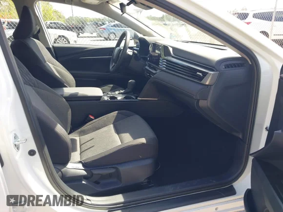 ✅ 2025 Toyota Camry LE • VIN: 4T1DAACK3SU028836 • Lot: 41641123. Wystawiony na IAAI z przebiegiem 15 310 mil. Bezpłatny archiwum sprzedaży aukcyjnych z USA i szczegółowy raport historii pojazdu na DreamBid. Zdjęcie 5.