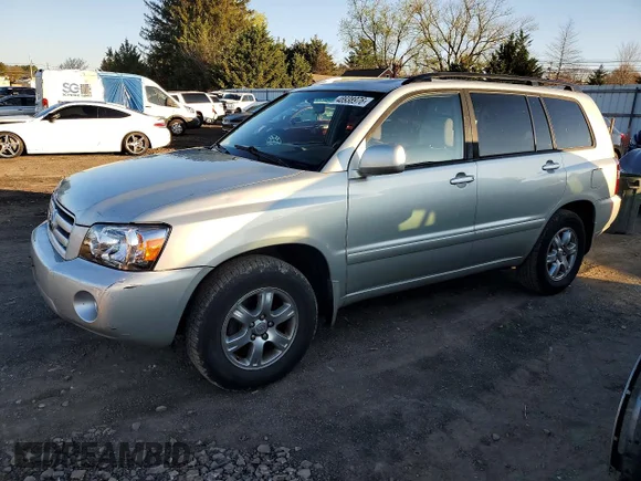 ✅ 2004 Toyota Highlander • VIN: JTEDP21A540021119 • Lot: 48938976. Listed on Copart with 226,724 mi. Free auction sales archive from the USA and detailed vehicle history report at DreamBid. Image 1.