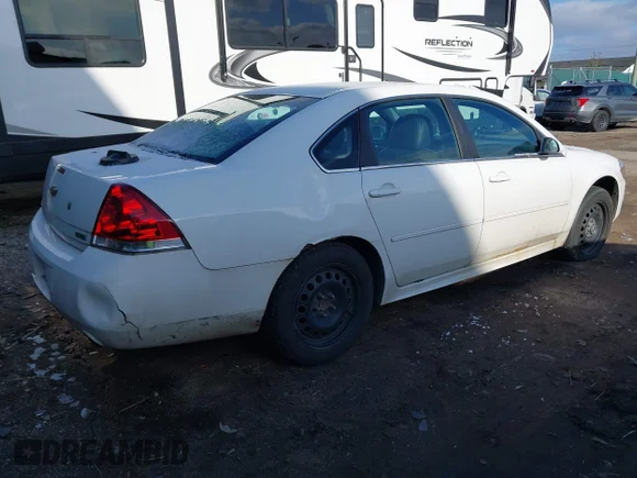 ✅ 2012 Chevrolet Impala Police Police • VIN: 2G1WD5E35C1225305 • Lot: 38245313. Wystawiony na IAAI z przebiegiem 132 841 mil. Bezpłatny archiwum sprzedaży aukcyjnych z USA i szczegółowy raport historii pojazdu na DreamBid. Zdjęcie 4.