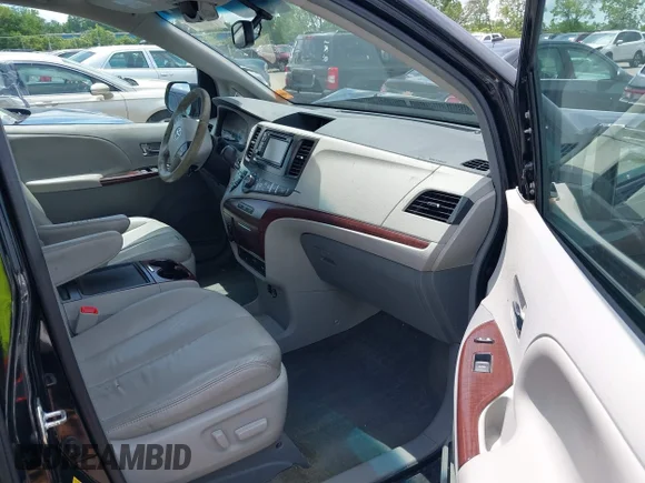 ✅ 2014 Toyota Sienna Limited • VIN: 5TDYK3DC3ES435330 • Лот: 45359180. Опубликован ранее на IAAI с пробегом 183 977 миль. Бесплатный доступ к архиву аукционных продаж из США и подробный отчёт об истории автомобиля на DreamBid. Изображение 5.