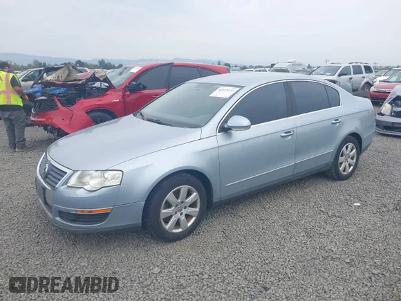 ✅ 2008 Volkswagen Passat Komfort • VIN: WVWJK93C28P053729 • Lot: 43119222. Wystawiony na IAAI z przebiegiem 160 940 mil. Bezpłatny archiwum sprzedaży aukcyjnych z USA i szczegółowy raport historii pojazdu na DreamBid. Zdjęcie 2.