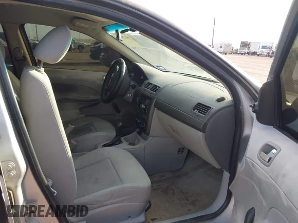 ✅ 2005 Chevrolet Cobalt • VIN: 1G1AK52F057523880 • Lot: 44320384. Wystawiony na IAAI z przebiegiem 270 526 mil. Bezpłatny archiwum sprzedaży aukcyjnych z USA i szczegółowy raport historii pojazdu na DreamBid. Zdjęcie 5.