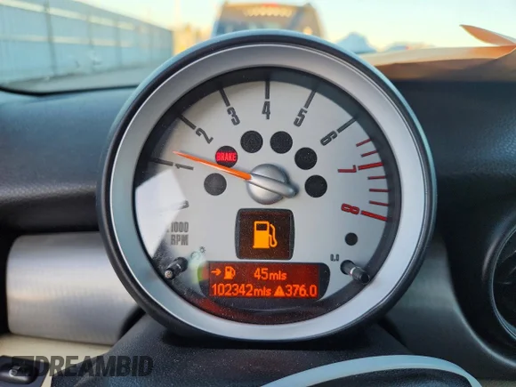 ✅ 2008 MINI Clubman S • VIN: WMWMM33518TP70603 • Лот: 73311845. Опубліковано раніше на Copart з пробігом 102 342 миль. Безкоштовний доступ до архіву аукціонних продажів зі США та докладний звіт про історію автомобіля на DreamBid. Зображення 9.