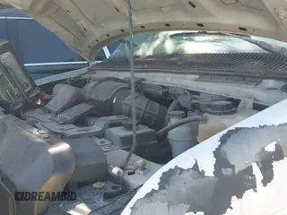 2010 Chevrolet Silverado 1500 LT z VIN 3GCRCSEA0AG279717, wystawiony jako IAAI lot #43033522 z przebiegiem 177 742 mil mil oraz . Historia ofert i sprzedaży dostępna na DreamBid. Obrazek 19.