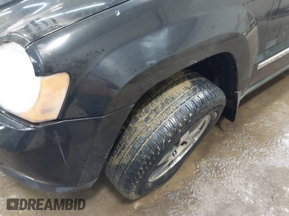 ✅ 2009 Jeep Grand Cherokee Laredo • VIN: 1J8GR48K79C557008 • Lot: 44106307. Wystawiony na IAAI z przebiegiem 148 790 mil. Bezpłatny archiwum sprzedaży aukcyjnych z USA i szczegółowy raport historii pojazdu na DreamBid. Zdjęcie 6.