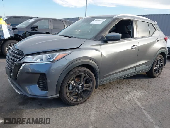 ✅ 2023 Nissan Kicks SV • VIN: 3N1CP5CV1PL473760 • Lot: 44303273. Wystawiony na IAAI z przebiegiem 47 847 mil. Bezpłatny archiwum sprzedaży aukcyjnych z USA i szczegółowy raport historii pojazdu na DreamBid. Zdjęcie 2.