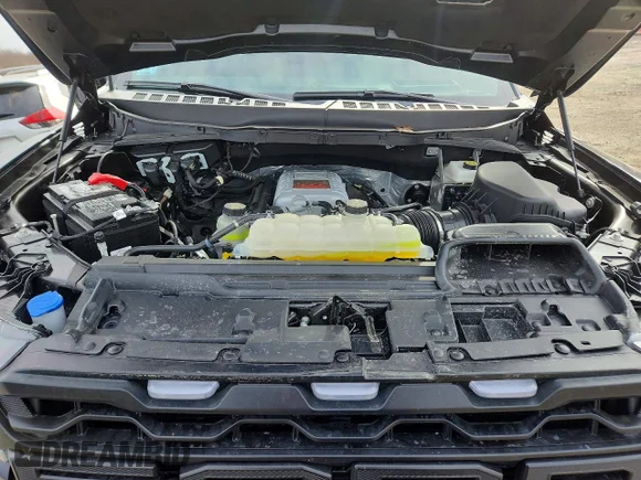 ✅ 2025 Ford F-150 Raptor • VIN: 1FTFW1RJ4SFB39493 • Лот: 46697336. Опубліковано раніше на Copart з пробігом 6 502 миль. Безкоштовний доступ до архіву аукціонних продажів зі США та докладний звіт про історію автомобіля на DreamBid. Зображення 11.