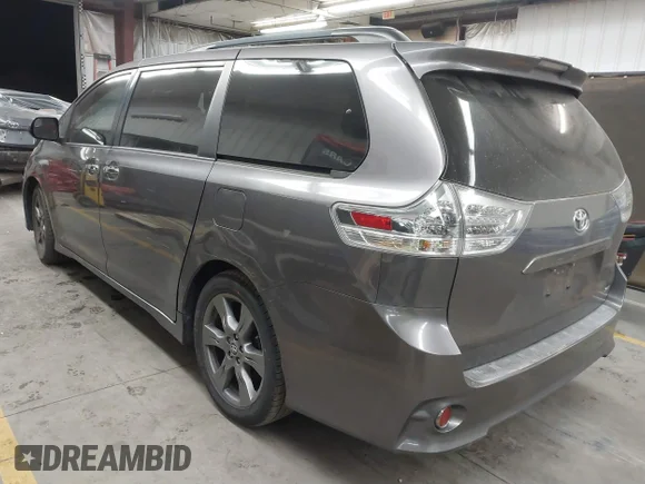 ✅ 2019 Toyota Sienna SE • VIN: 5TDXZ3DC9KS998790 • Lot: 41612975. Wystawiony na IAAI z przebiegiem 66 963 mil. Bezpłatny archiwum sprzedaży aukcyjnych z USA i szczegółowy raport historii pojazdu na DreamBid. Zdjęcie 3.