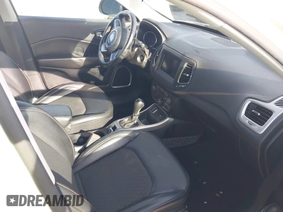 ✅ 2019 Jeep Compass Altitude • VIN: 3C4NJCBB9KT851514 • Lot: 39920144. Wystawiony na IAAI z przebiegiem 44 528 mil. Bezpłatny archiwum sprzedaży aukcyjnych z USA i szczegółowy raport historii pojazdu na DreamBid. Zdjęcie 5.
