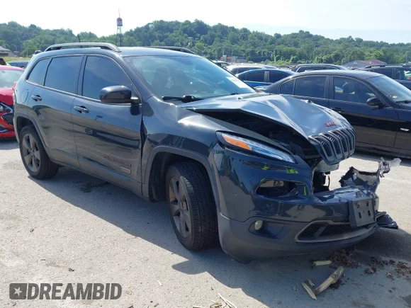 ✅ 2017 Jeep Cherokee Latitude • VIN: 1C4PJMCB4HW568647 • Lot: 42567567. Wystawiony na IAAI z przebiegiem 136 358 mil. Bezpłatny archiwum sprzedaży aukcyjnych z USA i szczegółowy raport historii pojazdu na DreamBid. Zdjęcie 1.