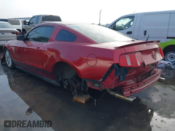 ✅ 2010 Ford Mustang V6 • VIN: 1ZVBP8AN5A5140978 • Lot: 43763218. Wystawiony na IAAI z przebiegiem 128 158 mil. Bezpłatny archiwum sprzedaży aukcyjnych z USA i szczegółowy raport historii pojazdu na DreamBid. Zdjęcie 3.
