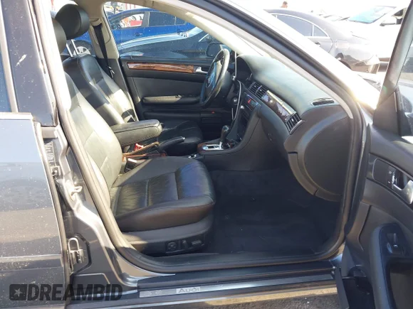 ✅ 2004 AUDI A6 3.0 • VIN: WAUJT64B74N030869 • Lot: 44988660. Wystawiony na IAAI z przebiegiem 180 808 mil. Bezpłatny archiwum sprzedaży aukcyjnych z USA i szczegółowy raport historii pojazdu na DreamBid. Zdjęcie 5.
