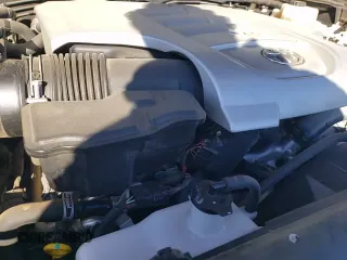 ✅ 2018 Toyota Land Cruiser • VIN: JTMCY7AJ7J4061278 • Lot: 42306755. Wystawiony na Copart z przebiegiem 71 797 mil. Bezpłatny archiwum sprzedaży aukcyjnych z USA i szczegółowy raport historii pojazdu na DreamBid. Zdjęcie 16.