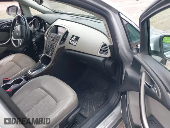 ✅ 2013 Buick Verano • VIN: 1G4PP5SKXD4247834 • Лот: 42611373. Опубліковано раніше на IAAI з пробігом 72 431 миль. Безкоштовний доступ до архіву аукціонних продажів зі США та докладний звіт про історію автомобіля на DreamBid. Зображення 5.