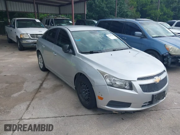 ✅ 2012 Chevrolet Cruze LS • VIN: 1G1PC5SHXC7389059 • Lot: 45187548. Wystawiony na IAAI z przebiegiem 138 448 mil. Bezpłatny archiwum sprzedaży aukcyjnych z USA i szczegółowy raport historii pojazdu na DreamBid. Zdjęcie 1.