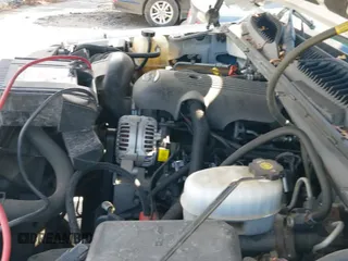 ✅ 2005 GMC Yukon SLT • VIN: 1GKEC13VX5J133090 • Lot: 41281908. Listed on IAAI with 108,598 mi. Free auction sales archive from the USA and detailed vehicle history report at DreamBid. Image 13.