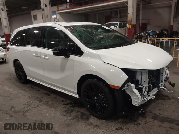 ✅ 2026 Honda Odyssey Sport-L • VIN: 5FNRL6H76TB001226 • Лот: 43974964. Опубліковано раніше на IAAI з пробігом 1 897 миль. Безкоштовний доступ до архіву аукціонних продажів зі США та докладний звіт про історію автомобіля на DreamBid. Зображення 1.