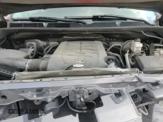 ✅ 2019 Toyota Tundra SR5 • VIN: 5TFDY5F15KX860803 • Lot: 71280355. Wystawiony na Copart z przebiegiem 85 635 mil. Bezpłatny archiwum sprzedaży aukcyjnych z USA i szczegółowy raport historii pojazdu na DreamBid. Zdjęcie 15.