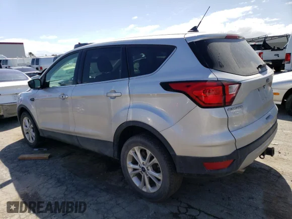 ✅ 2019 Ford Escape SE • VIN: 1FMCU9GD5KUA64380 • Лот: 47064973. Опубликован ранее на Copart с пробегом 39 359 миль. Бесплатный доступ к архиву аукционных продаж из США и подробный отчёт об истории автомобиля на DreamBid. Изображение 2.
