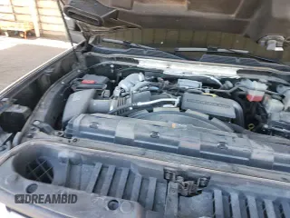 2020 Chevrolet Silverado 3500HD High Country z VIN 1GC4YVEYXLF105443, wystawiony jako Copart lot #91819785 z przebiegiem 76 561 mil mil oraz Szkoda całkowita • Salvage title. Historia ofert i sprzedaży dostępna na DreamBid. Obrazek 13.