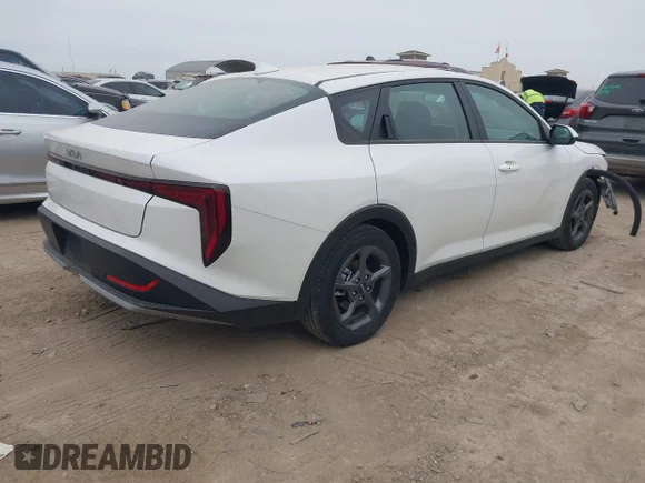 ✅ 2025 Kia K4 LX • VIN: 3KPFT4DE0SE030589 • Lot: 44264448. Wystawiony na IAAI z przebiegiem 4 696 mil. Bezpłatny archiwum sprzedaży aukcyjnych z USA i szczegółowy raport historii pojazdu na DreamBid. Zdjęcie 4.
