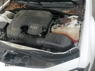 ✅ 2019 Chrysler 300 Touring • VIN: 2C3CCAAG8KH610026 • Лот: 93875655. Опубликован ранее на Copart с пробегом 66 210 миль. Бесплатный доступ к архиву аукционных продаж из США и подробный отчёт об истории автомобиля на DreamBid. Изображение 13.