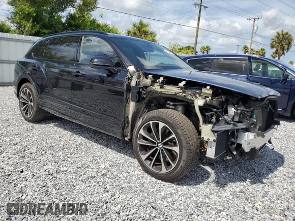 ✅ 2023 Bentley Bentayga V8 • VIN: SJAHT2ZV4PC020525 • Lot: 61198265. Listed on Copart with 8,328 mi. Free auction sales archive from the USA and detailed vehicle history report at DreamBid. Image 4.