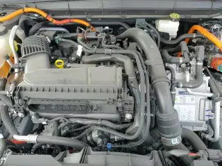 ✅ 2025 Lincoln Nautilus Reserve • VIN: 5LMPJ8K44SJ919886 • Lot: 81319935. Wystawiony na Copart z przebiegiem 6 370 mil. Bezpłatny archiwum sprzedaży aukcyjnych z USA i szczegółowy raport historii pojazdu na DreamBid. Zdjęcie 16.