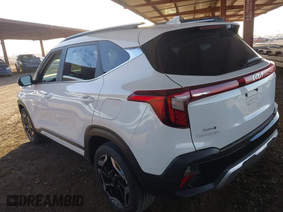 ✅ 2024 Kia Seltos SX • VIN: KNDETCA73R7531983 • Lot: 42138516. Wystawiony na IAAI z przebiegiem 7 276 mil. Bezpłatny archiwum sprzedaży aukcyjnych z USA i szczegółowy raport historii pojazdu na DreamBid. Zdjęcie 3.