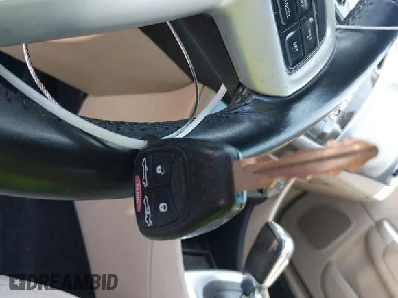 ✅ 2012 Chrysler 200 Touring • VIN: 1C3BCBEB0CN283338 • Лот: 45558017. Опубликован ранее на IAAI с пробегом 98 368 миль. Бесплатный доступ к архиву аукционных продаж из США и подробный отчёт об истории автомобиля на DreamBid. Изображение 11.