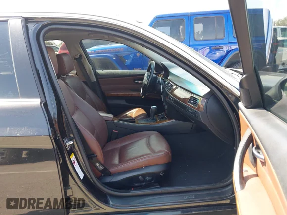 ✅ 2006 BMW 3 Series 330i • VIN: WBAVB33536KR75014 • Лот: 44893074. Опубліковано раніше на IAAI з пробігом 162 607 миль. Безкоштовний доступ до архіву аукціонних продажів зі США та докладний звіт про історію автомобіля на DreamBid. Зображення 5.