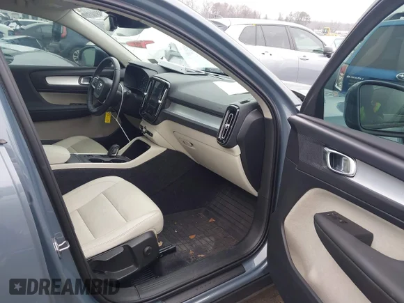 ✅ 2020 Volvo XC40 Momentum • VIN: YV4162UK3L2259937 • Lot: 44044925. Wystawiony na IAAI z przebiegiem 54 903 mil. Bezpłatny archiwum sprzedaży aukcyjnych z USA i szczegółowy raport historii pojazdu na DreamBid. Zdjęcie 5.