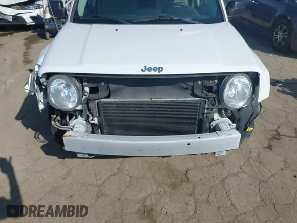 ✅ 2014 Jeep Patriot Sport • VIN: 1C4NJPBA5ED619923 • Lot: 44332118. Wystawiony na IAAI z przebiegiem 122 007 mil. Bezpłatny archiwum sprzedaży aukcyjnych z USA i szczegółowy raport historii pojazdu na DreamBid. Zdjęcie 6.