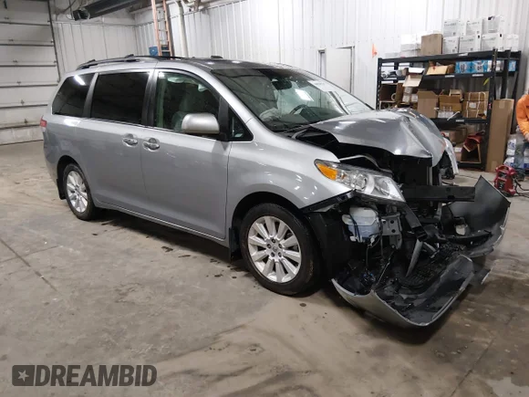 ✅ 2012 Toyota Sienna Limited • VIN: 5TDDK3DC0CS034975 • Lot: 44830235. Wystawiony na IAAI z przebiegiem 113 818 mil. Bezpłatny archiwum sprzedaży aukcyjnych z USA i szczegółowy raport historii pojazdu na DreamBid. Zdjęcie 1.