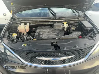 ✅ 2018 Chrysler Pacifica LX • VIN: 2C4RC1CG9JR288914 • Lot: 90384875. Wystawiony na Copart z przebiegiem Nie podano. Bezpłatny archiwum sprzedaży aukcyjnych z USA i szczegółowy raport historii pojazdu na DreamBid. Zdjęcie 11.